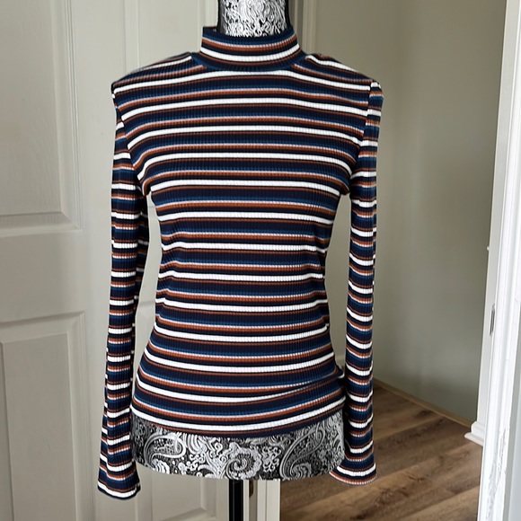 SHEIN shirt - Picture 1 of 4